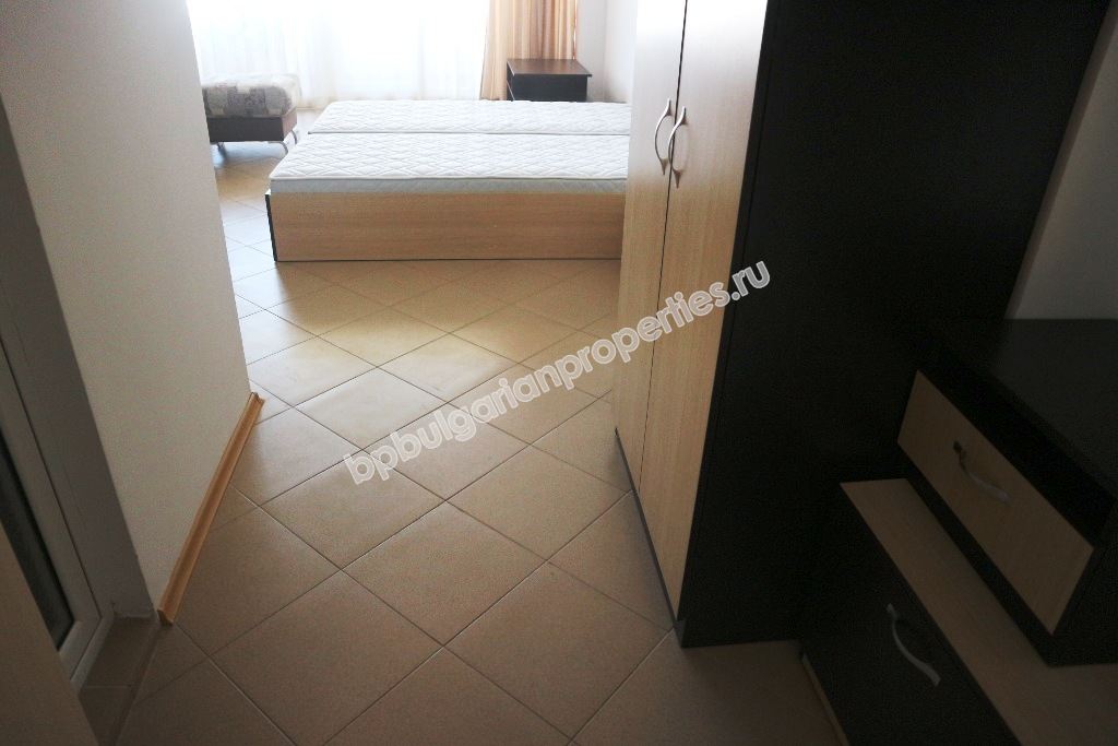 Просторная меблированная студия на продажу в центре курорта Солнечный Берег