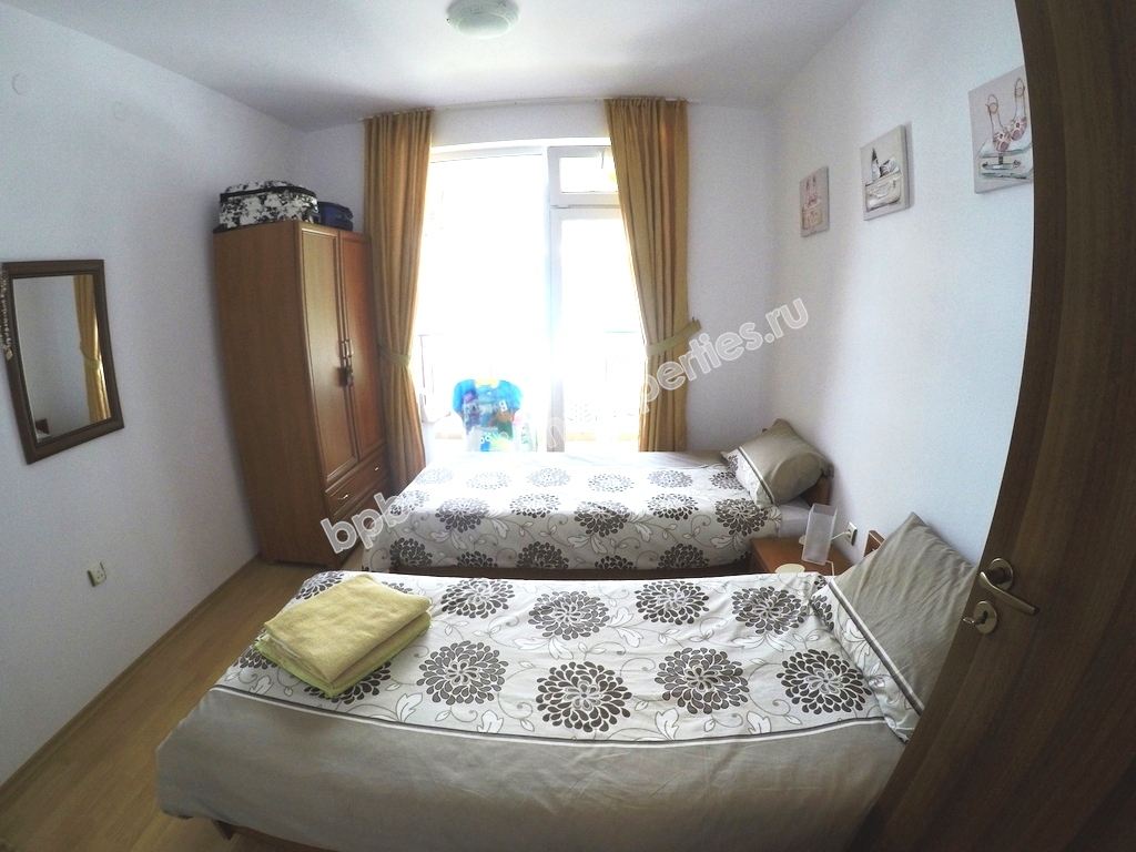 На продажу трехкомнатная обставленная квартира в курорте Солнечный Берег