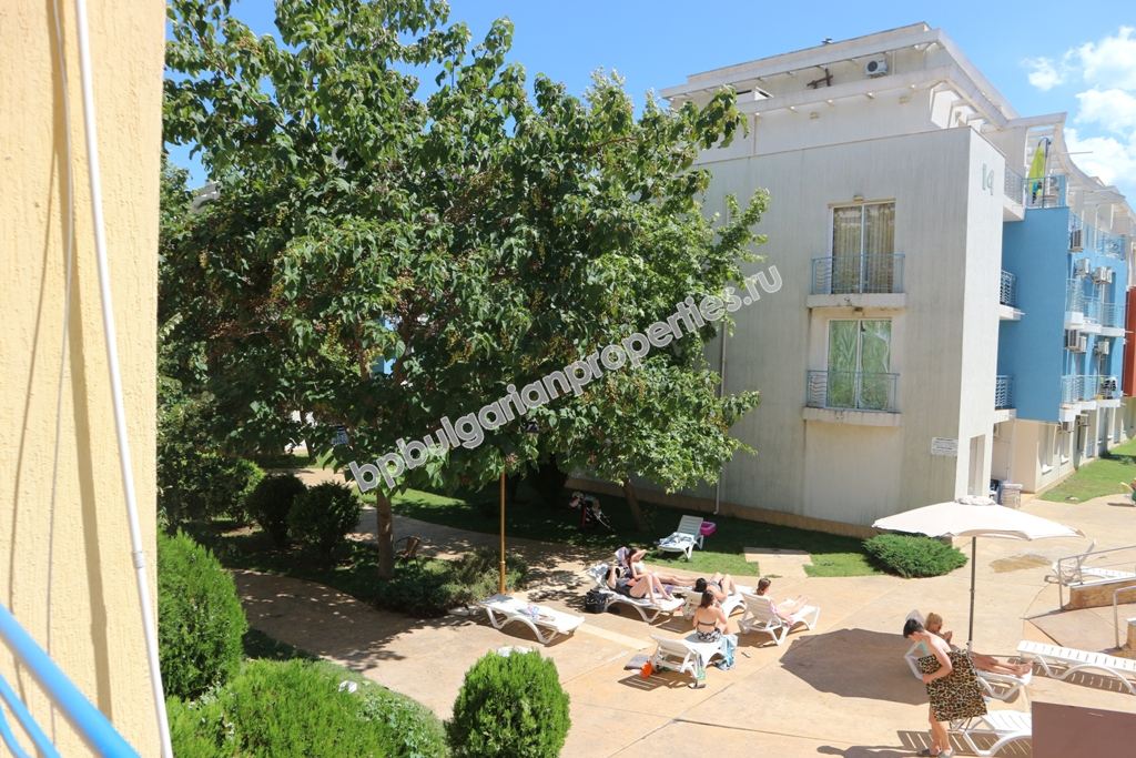 На продажу трехкомнатная обставленная квартира в курорте Солнечный Берег