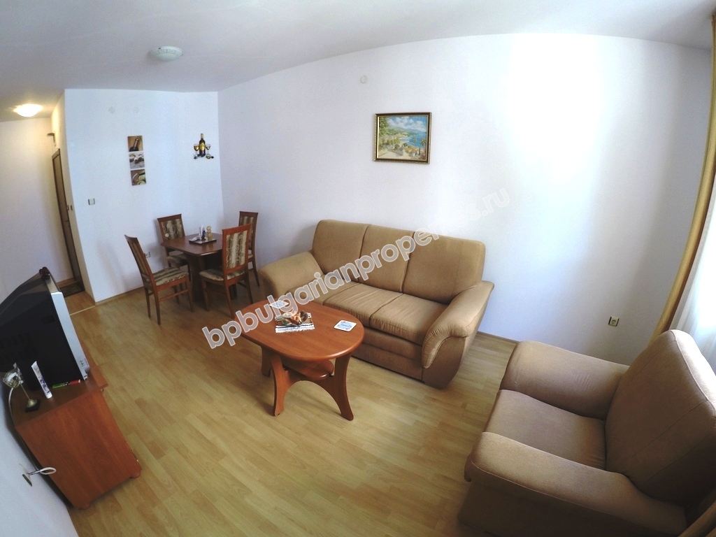 На продажу трехкомнатная обставленная квартира в курорте Солнечный Берег