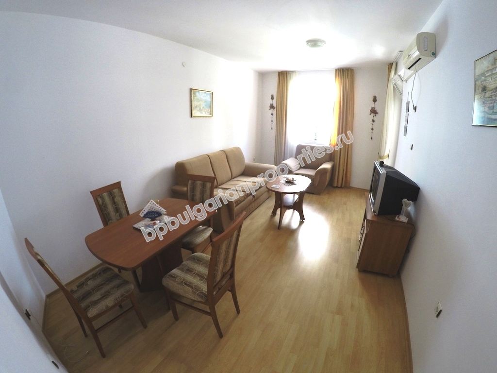 На продажу трехкомнатная обставленная квартира в курорте Солнечный Берег