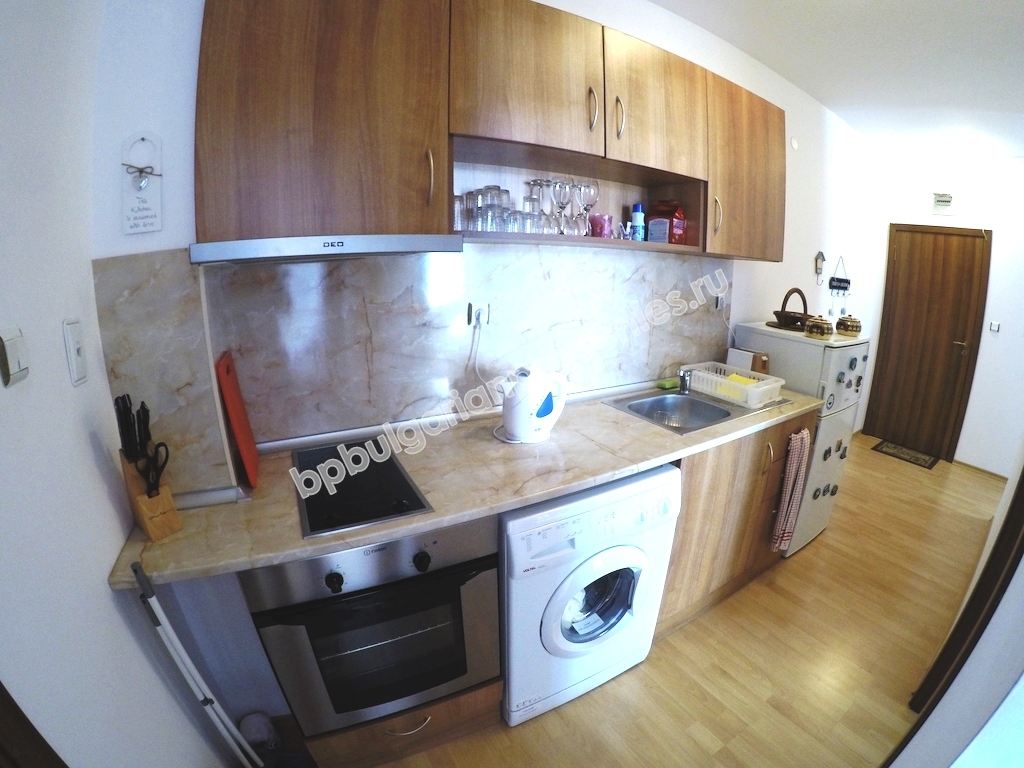 На продажу трехкомнатная обставленная квартира в курорте Солнечный Берег