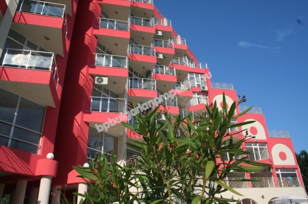 Продажа большой меблированной студии рядом с пляжем в курорте Солнечный берег