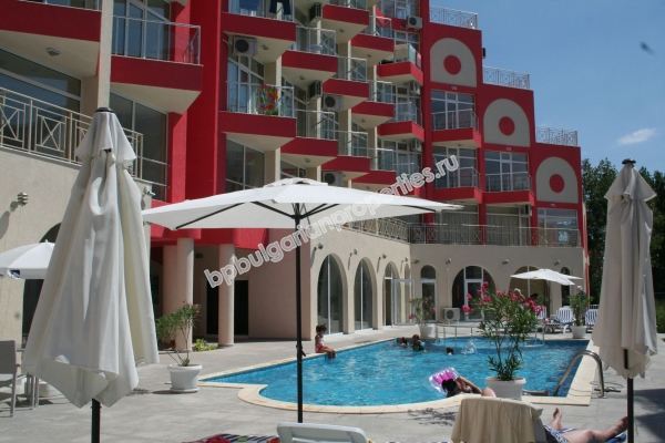 Продажа большой меблированной студии рядом с пляжем в курорте Солнечный берег