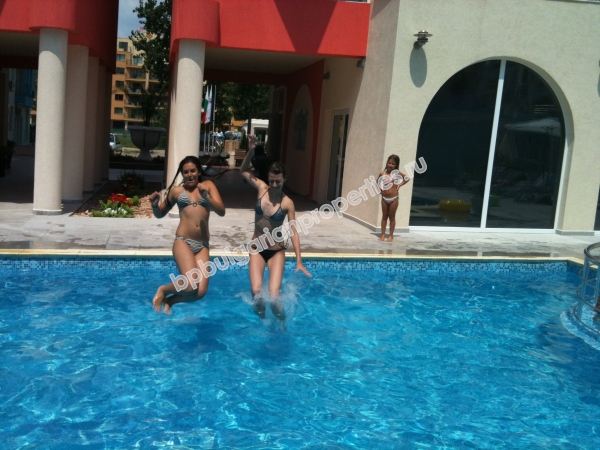 Продажа большой меблированной студии рядом с пляжем в курорте Солнечный берег