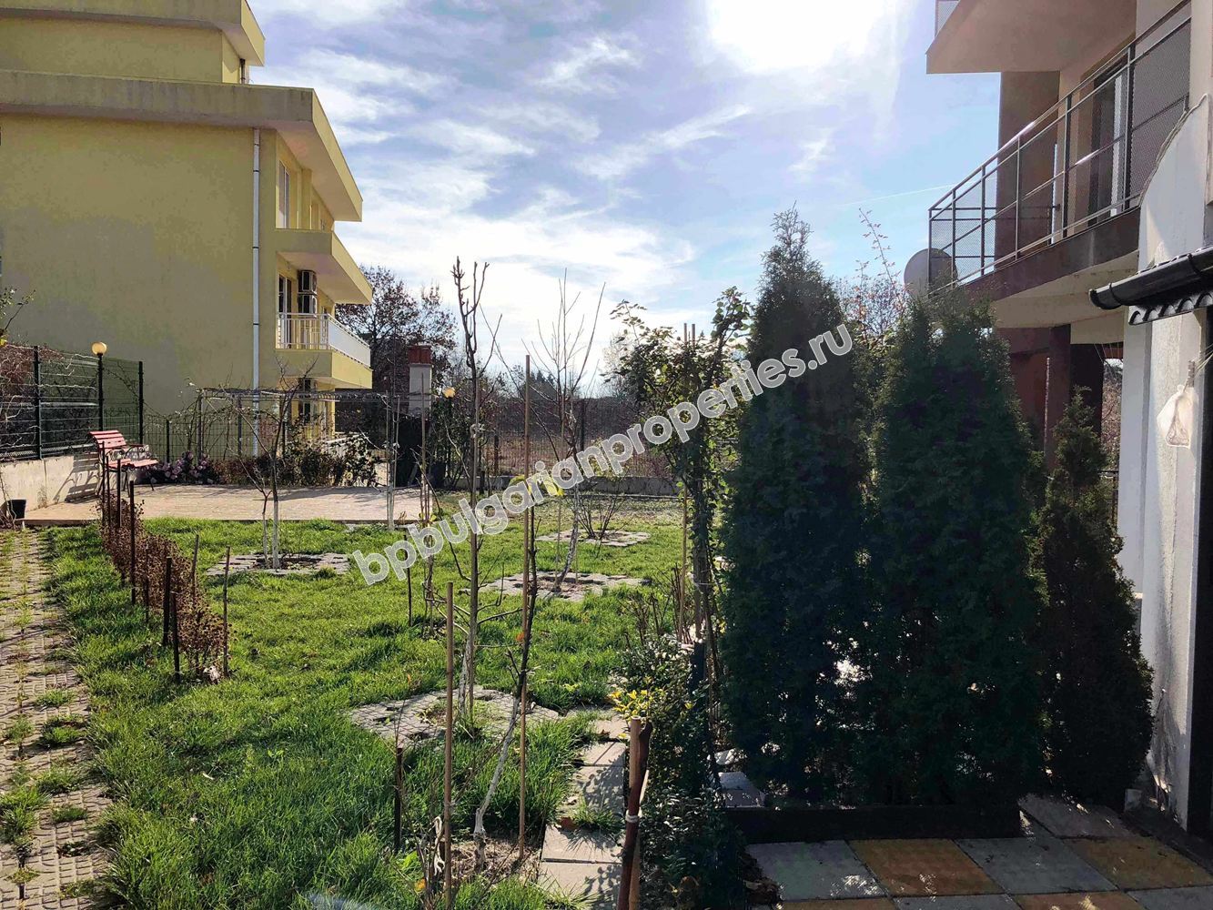 Студия на продажу без платы на обслуживание близко к морю в курорте Равда