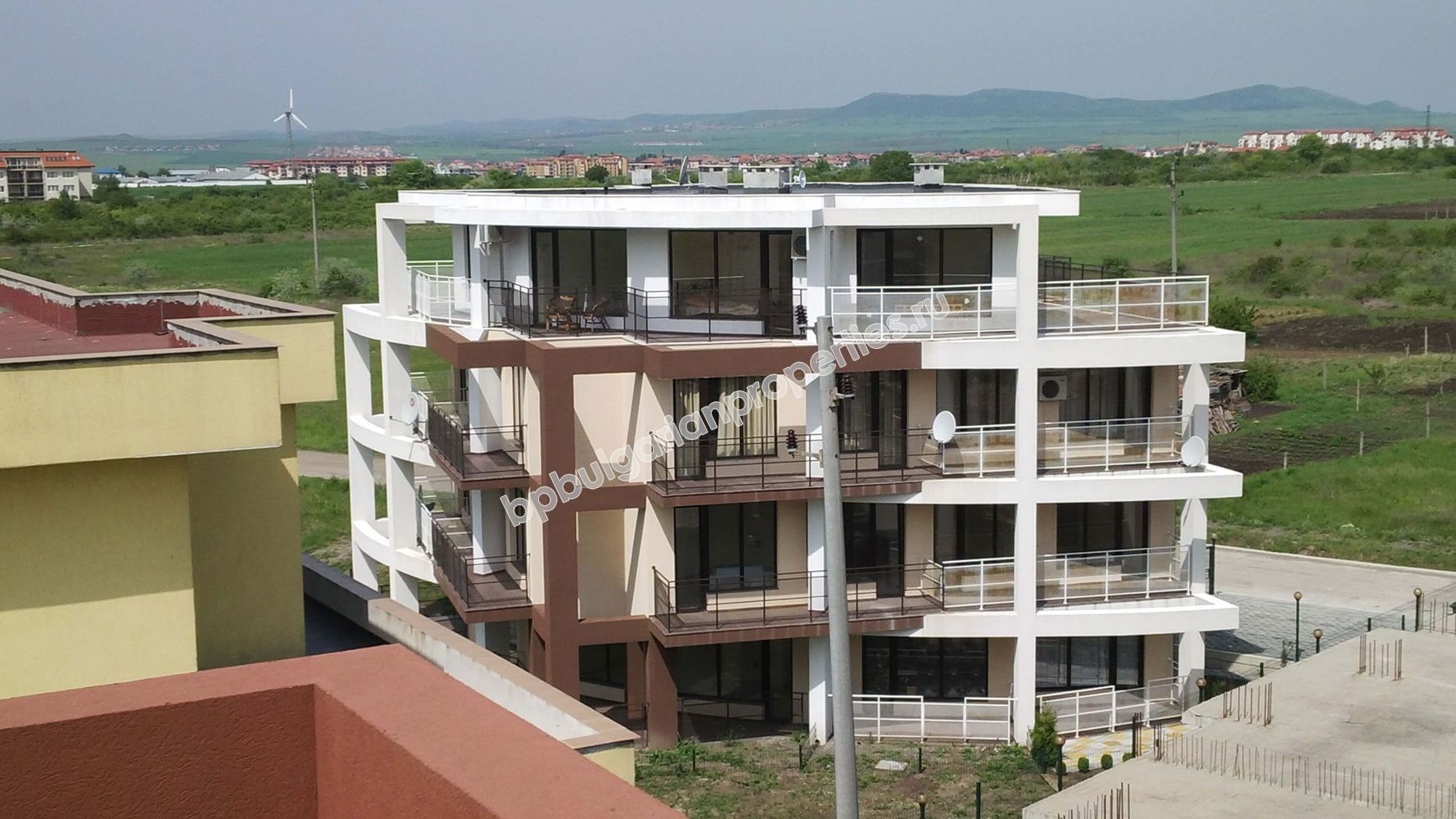 Студия на продажу без платы на обслуживание близко к морю в курорте Равда