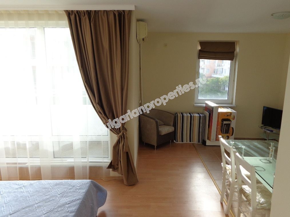 Большая меблированная студия с панорамным видом на море на продажу в курорте Святой Влас