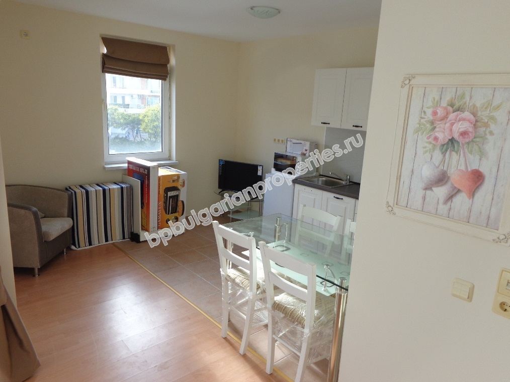 Большая меблированная студия с панорамным видом на море на продажу в курорте Святой Влас