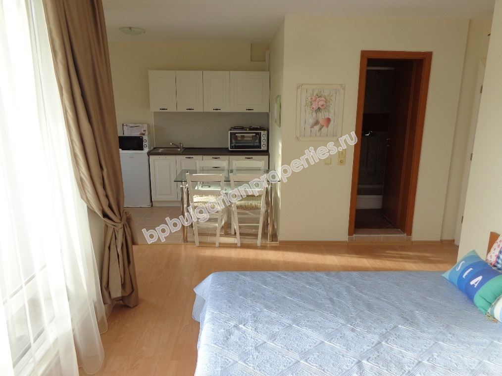 Большая меблированная студия с панорамным видом на море на продажу в курорте Святой Влас