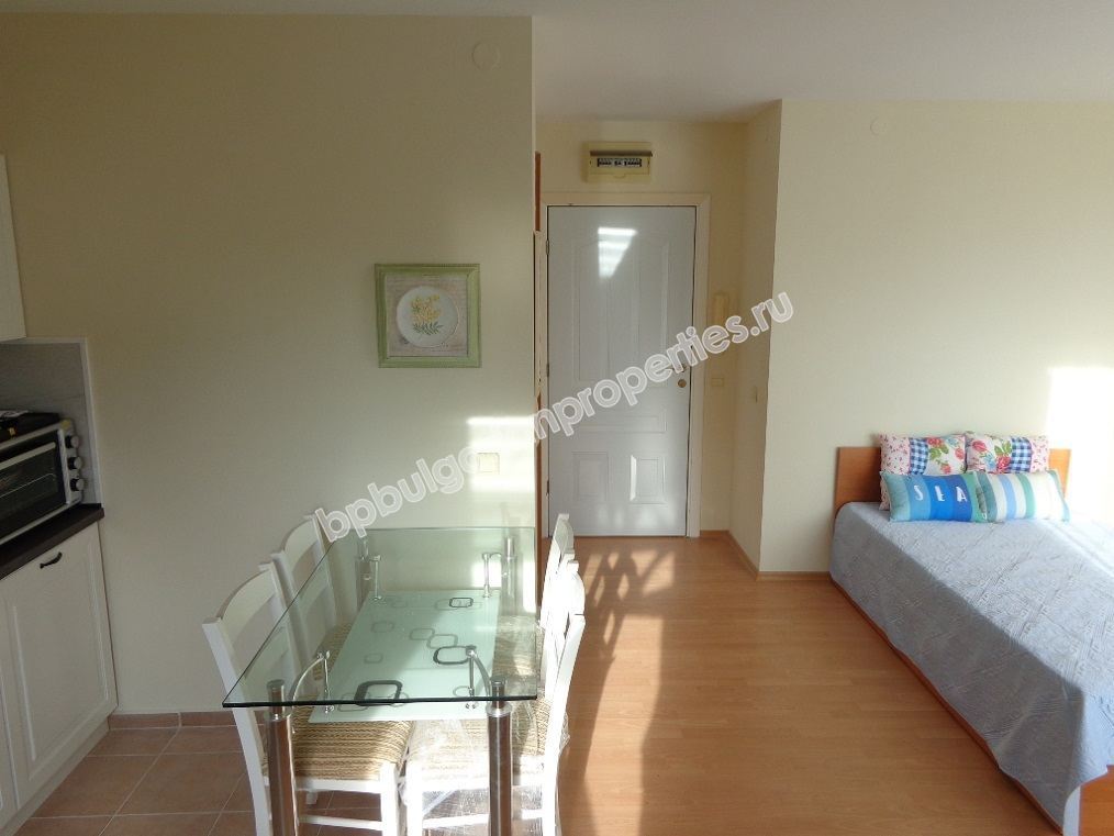 Большая меблированная студия с панорамным видом на море на продажу в курорте Святой Влас