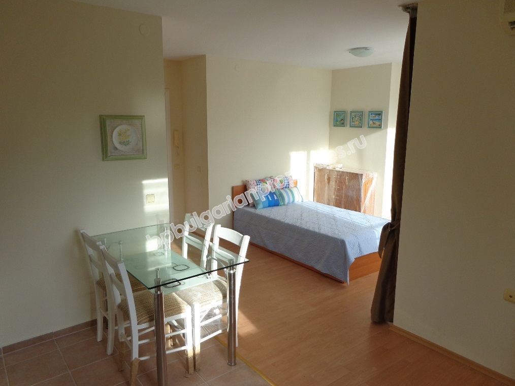 Большая меблированная студия с панорамным видом на море на продажу в курорте Святой Влас