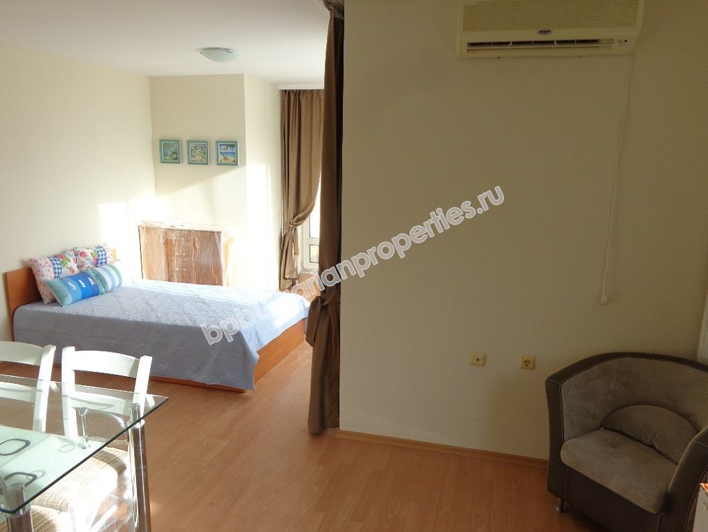 Большая меблированная студия с панорамным видом на море на продажу в курорте Святой Влас