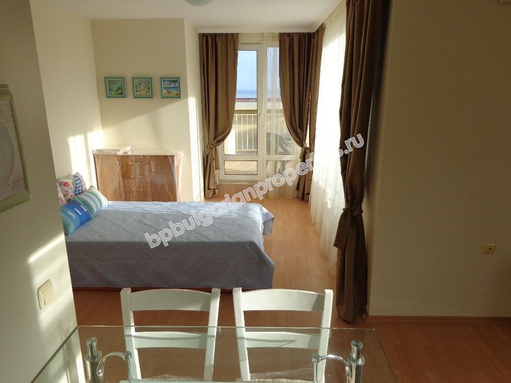 Большая меблированная студия с панорамным видом на море на продажу в курорте Святой Влас