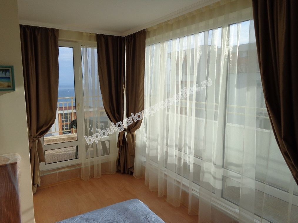 Большая меблированная студия с панорамным видом на море на продажу в курорте Святой Влас