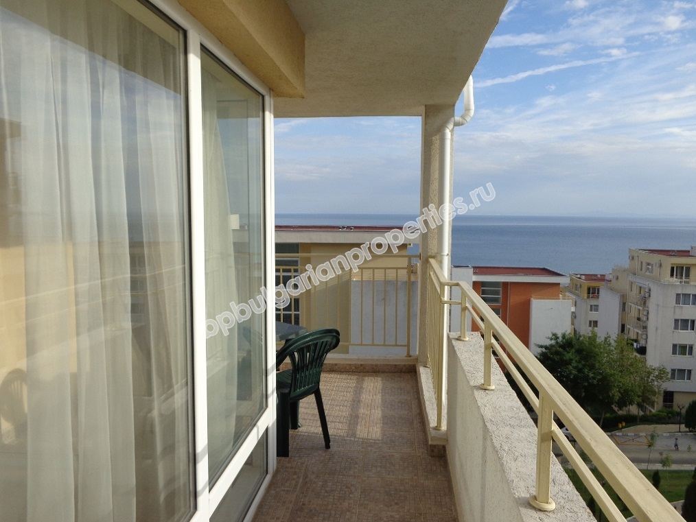 Большая меблированная студия с панорамным видом на море на продажу в курорте Святой Влас