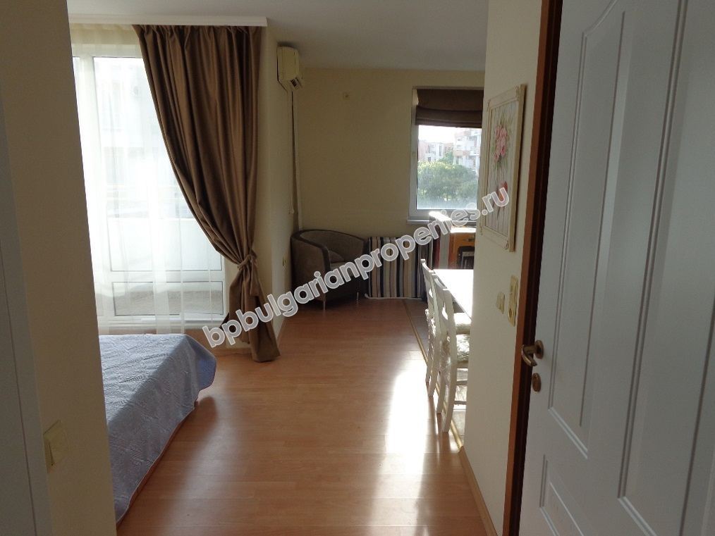 Большая меблированная студия с панорамным видом на море на продажу в курорте Святой Влас