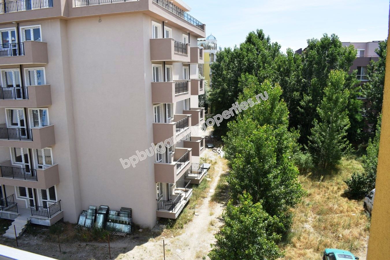 Отличная меблированная студия на продажу в курорте Солнечный Берег