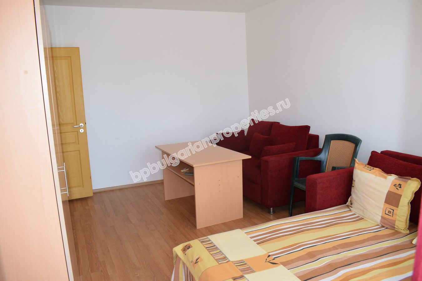 Отличная меблированная студия на продажу в курорте Солнечный Берег