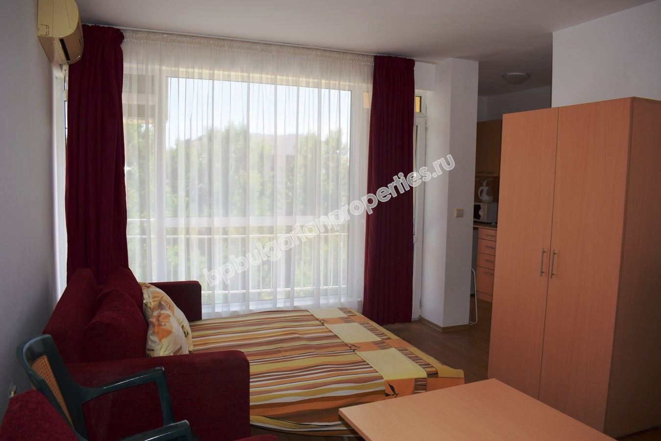 Отличная меблированная студия на продажу в курорте Солнечный Берег