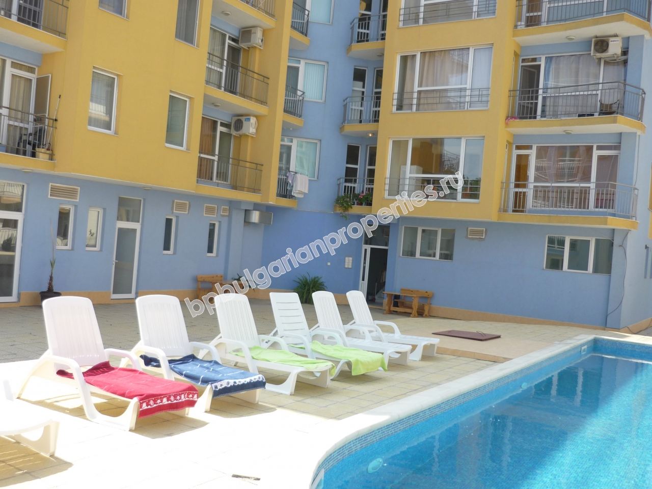 Отличная меблированная студия на продажу в курорте Солнечный Берег