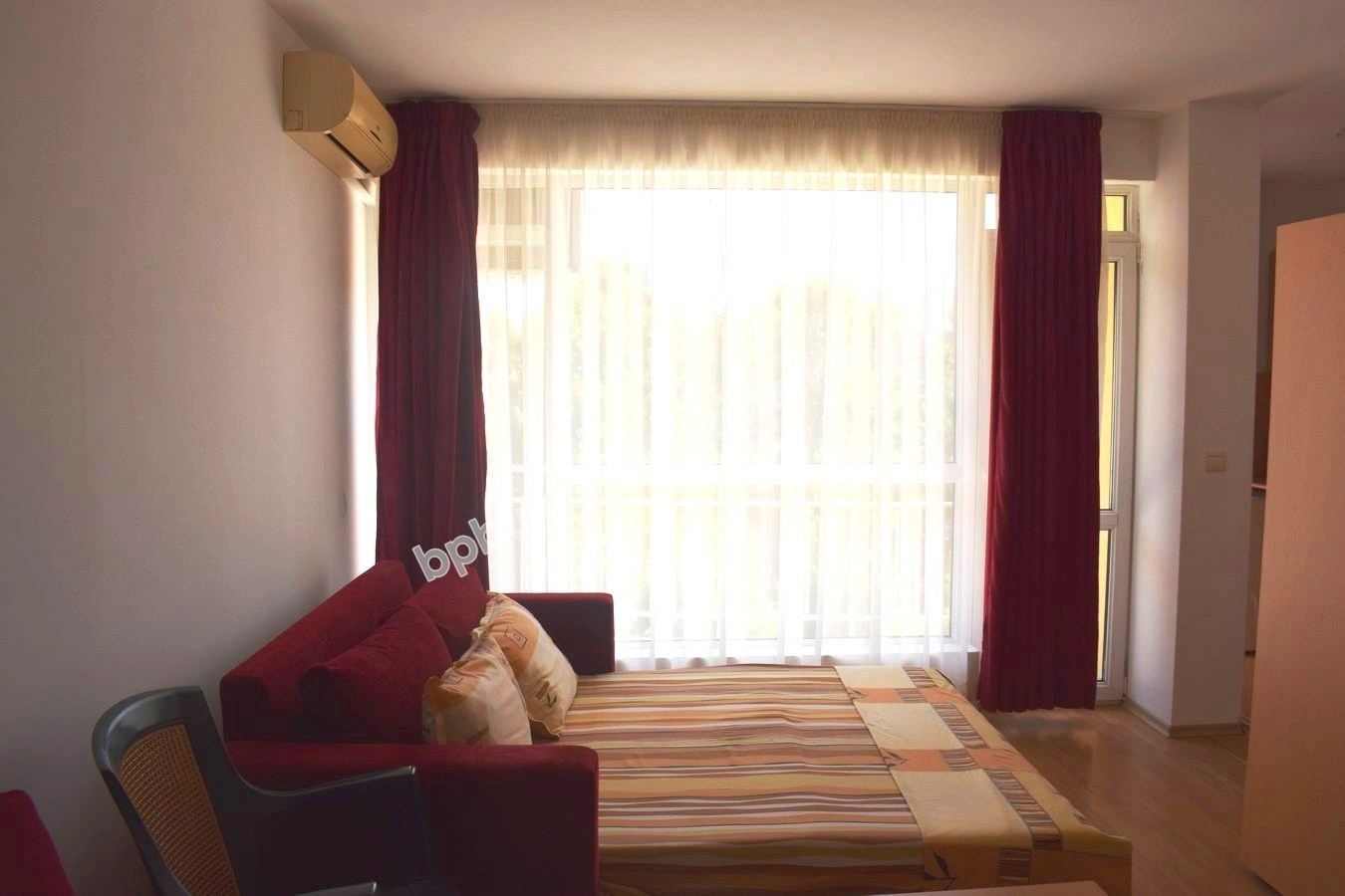 Отличная меблированная студия на продажу в курорте Солнечный Берег