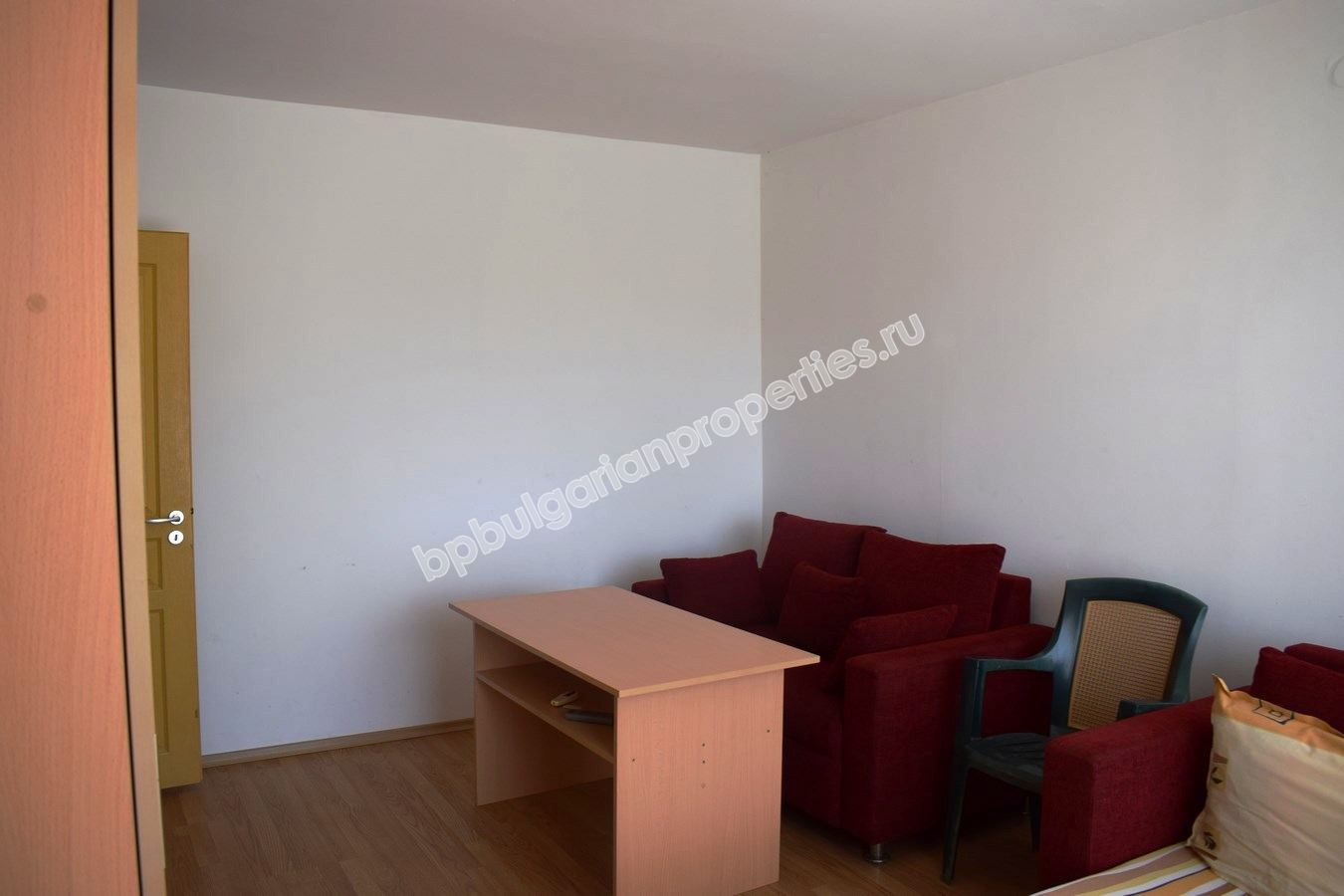 Отличная меблированная студия на продажу в курорте Солнечный Берег