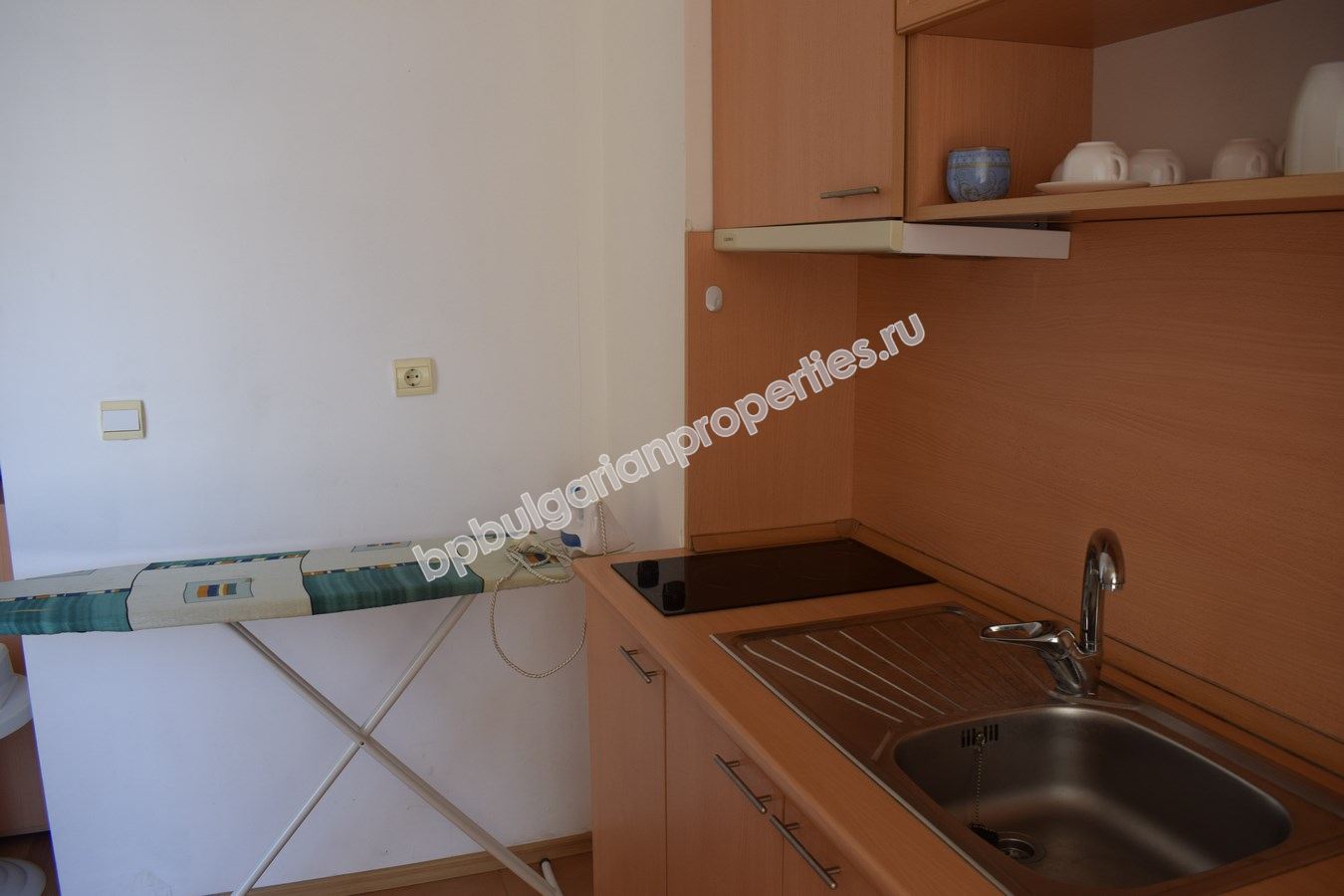 Выгодная меблированная студия на продажу в курорте Солнечный Берег