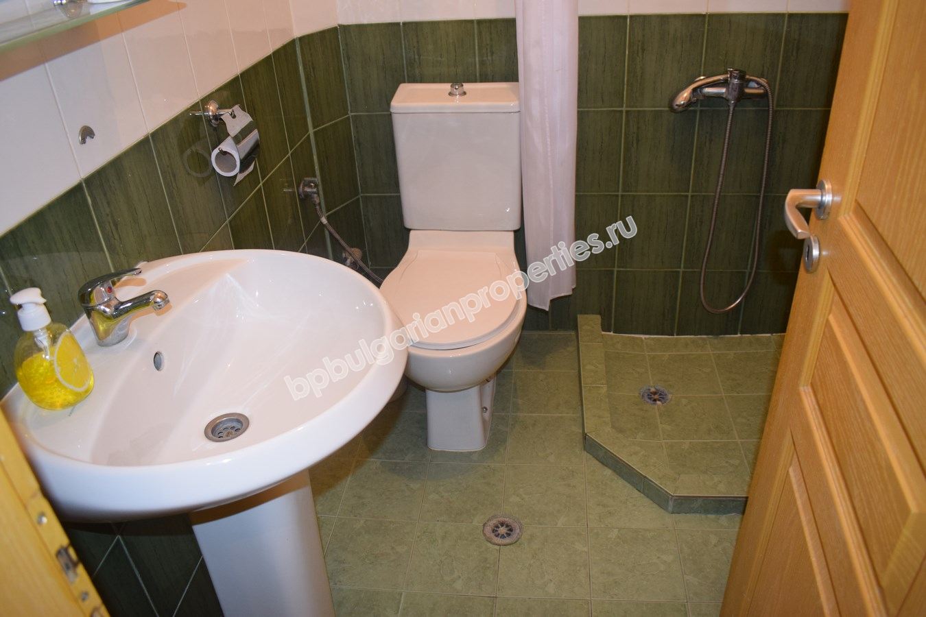 Выгодная меблированная студия на продажу в курорте Солнечный Берег