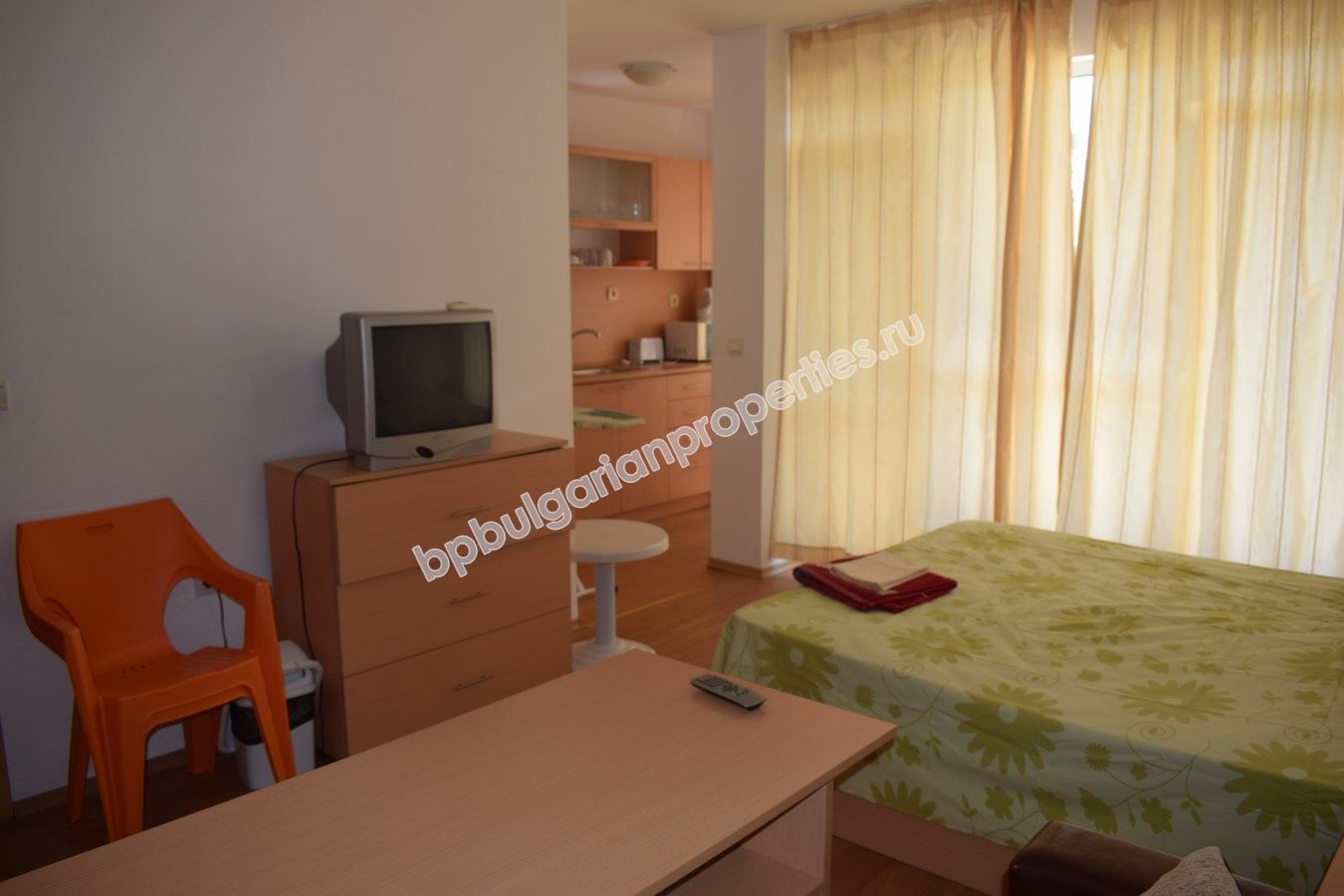 Выгодная меблированная студия на продажу в курорте Солнечный Берег