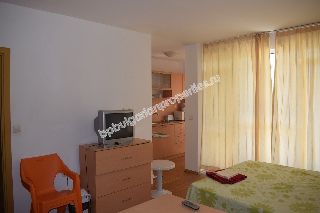 Выгодная меблированная студия на продажу в курорте Солнечный Берег