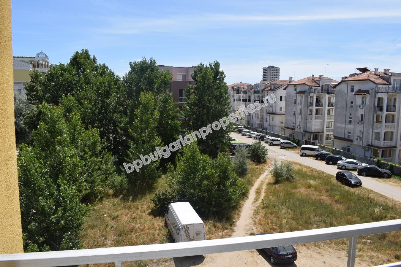 Выгодная меблированная студия на продажу в курорте Солнечный Берег