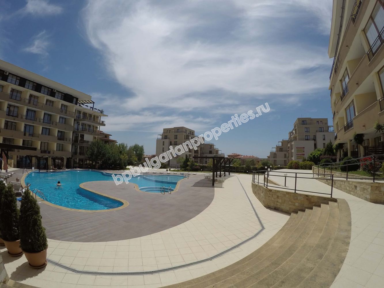 Отличная меблированная студия близко к пляжу на продажу в курорте Святой Влас