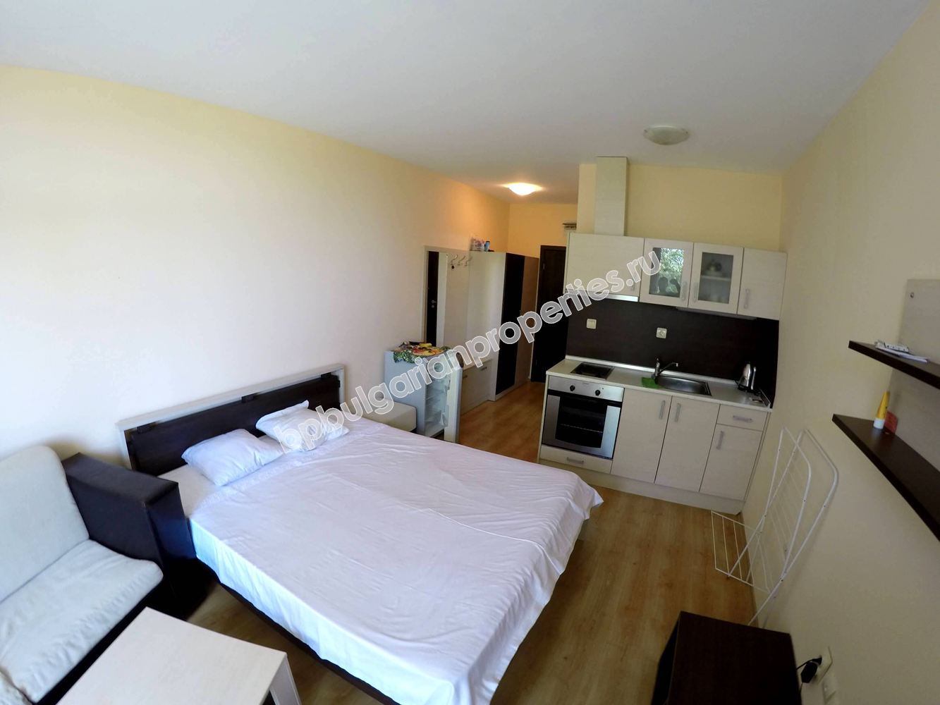 Отличная меблированная студия близко к пляжу на продажу в курорте Святой Влас