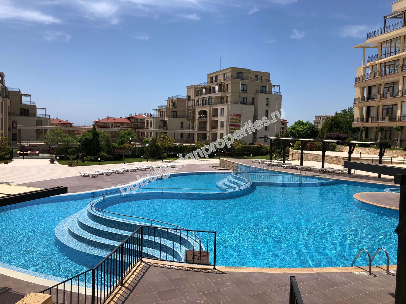 Отличная меблированная студия близко к пляжу на продажу в курорте Святой Влас