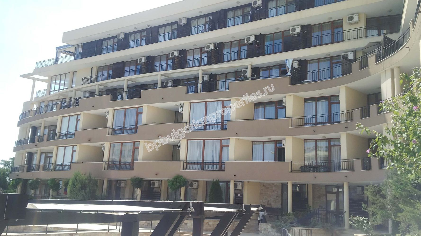 Отличная меблированная студия близко к пляжу на продажу в курорте Святой Влас