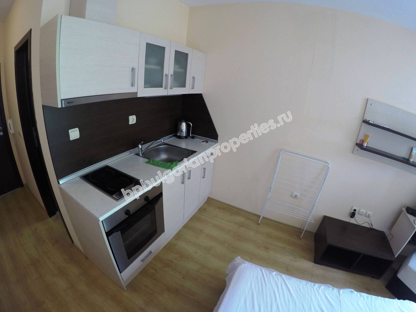 Отличная меблированная студия близко к пляжу на продажу в курорте Святой Влас