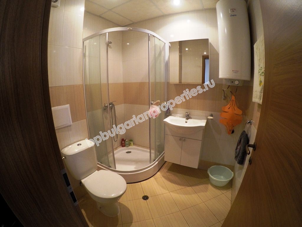 Меблированная трехкомнатная квартира близко к пляжу на продажу в курорте Солнечный Берег