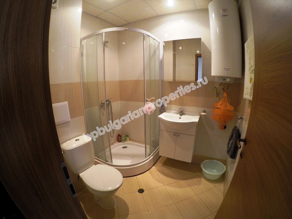 Меблированная трехкомнатная квартира близко к пляжу на продажу в курорте Солнечный Берег