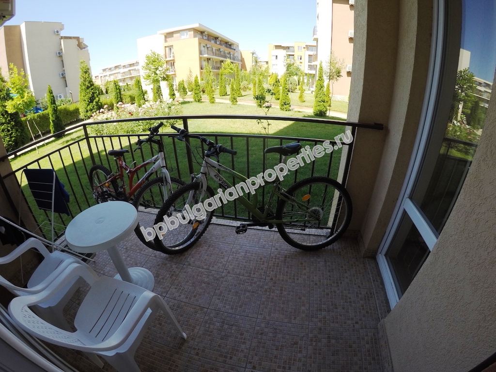 Меблированная трехкомнатная квартира близко к пляжу на продажу в курорте Солнечный Берег