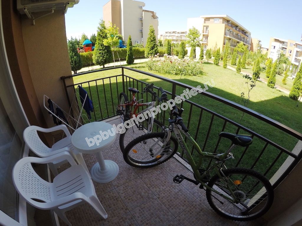 Меблированная трехкомнатная квартира близко к пляжу на продажу в курорте Солнечный Берег