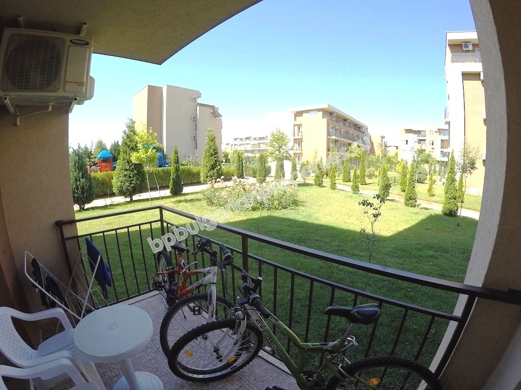 Меблированная трехкомнатная квартира близко к пляжу на продажу в курорте Солнечный Берег