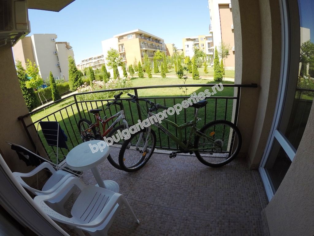 Меблированная трехкомнатная квартира близко к пляжу на продажу в курорте Солнечный Берег