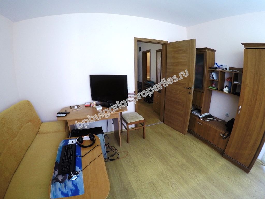 Меблированная трехкомнатная квартира близко к пляжу на продажу в курорте Солнечный Берег