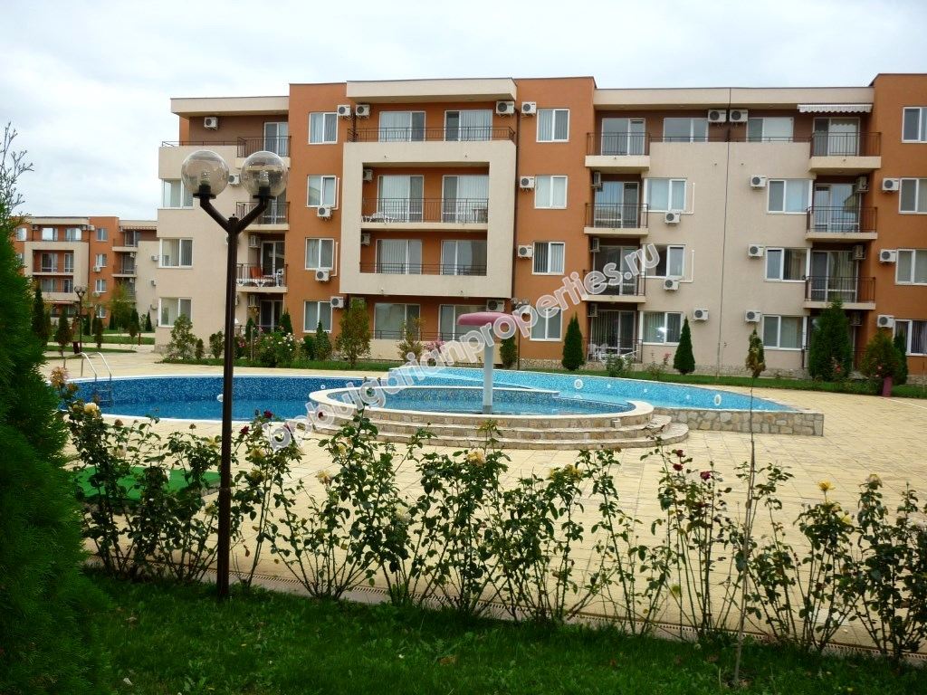 Меблированная трехкомнатная квартира близко к пляжу на продажу в курорте Солнечный Берег