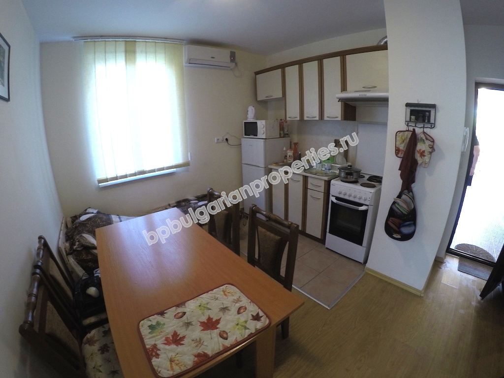 Меблированная трехкомнатная квартира близко к пляжу на продажу в курорте Солнечный Берег