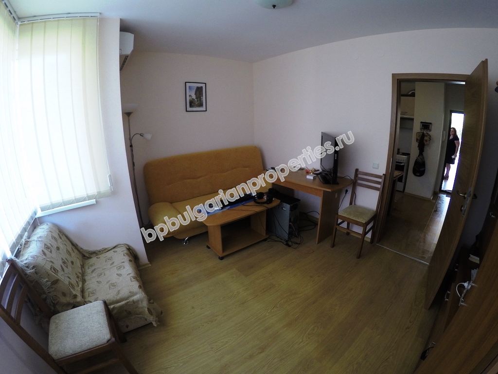 Меблированная трехкомнатная квартира близко к пляжу на продажу в курорте Солнечный Берег