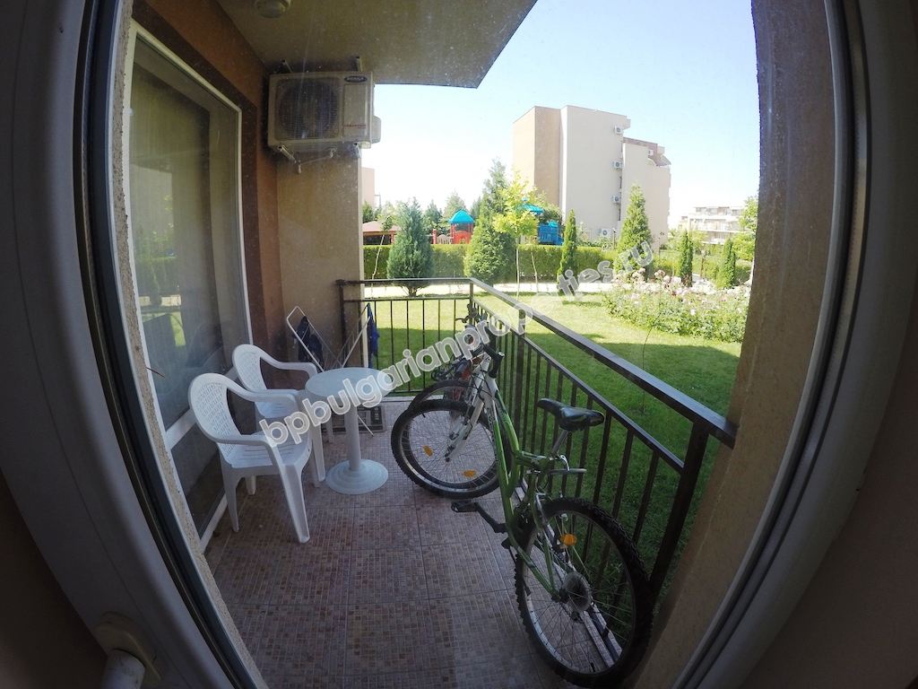 Меблированная трехкомнатная квартира близко к пляжу на продажу в курорте Солнечный Берег