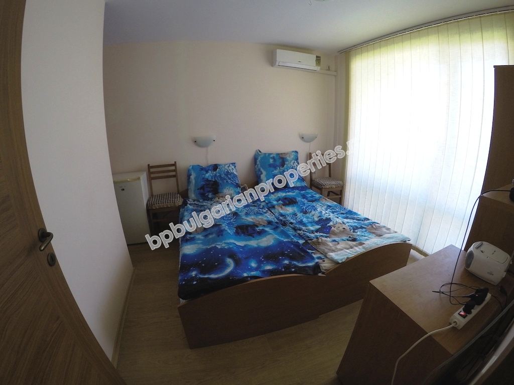 Меблированная трехкомнатная квартира близко к пляжу на продажу в курорте Солнечный Берег