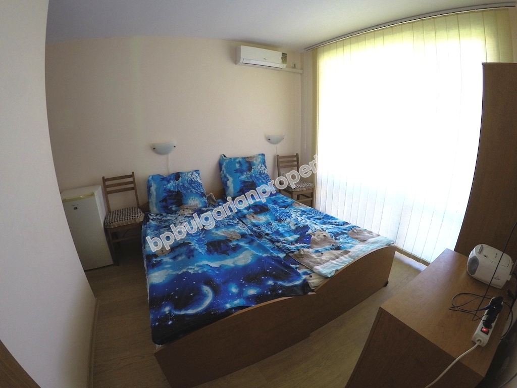 Меблированная трехкомнатная квартира близко к пляжу на продажу в курорте Солнечный Берег